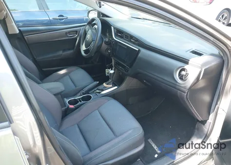 2018 Toyota Corolla Le z USA, uszkodzony, nr VIN 5YFBURHE1JP793222